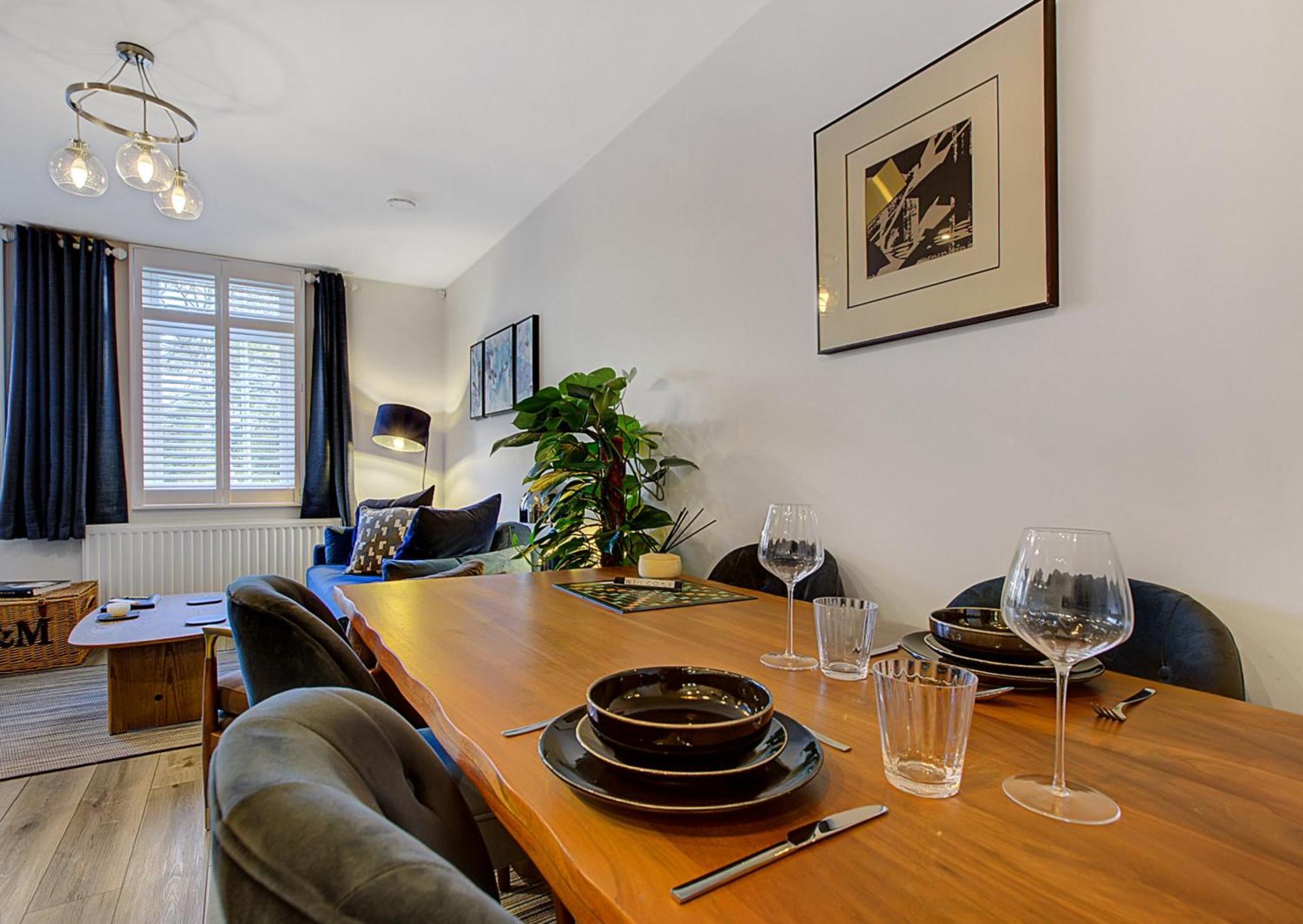Stylish, Business Traveller Friendly Apartment, With Free Parking And Netflix 판버러 외부 사진