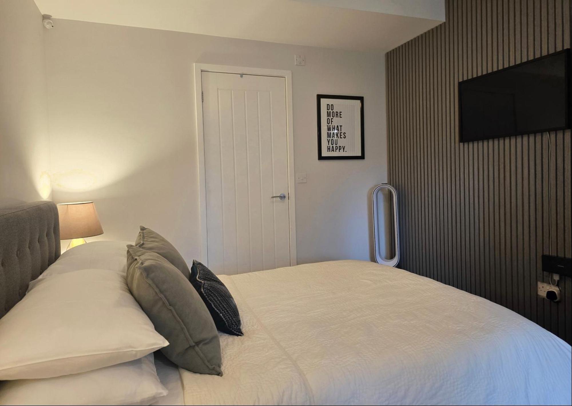 Stylish, Business Traveller Friendly Apartment, With Free Parking And Netflix 판버러 외부 사진