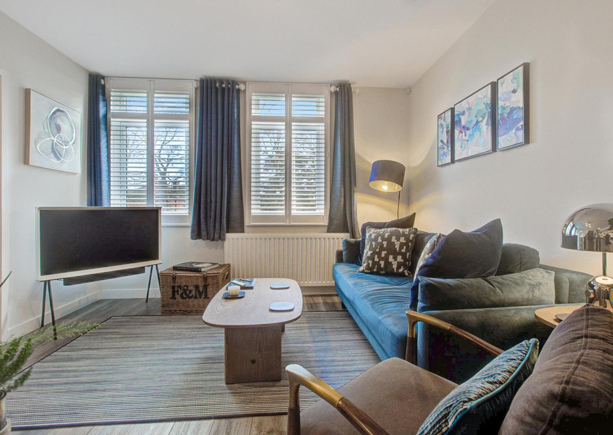 Stylish, Business Traveller Friendly Apartment, With Free Parking And Netflix 판버러 외부 사진