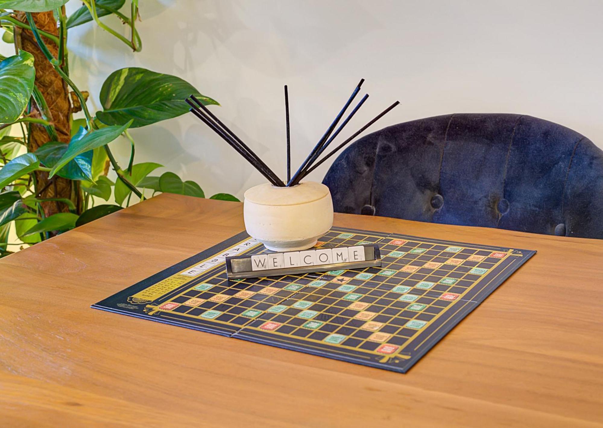 Stylish, Business Traveller Friendly Apartment, With Free Parking And Netflix 판버러 외부 사진