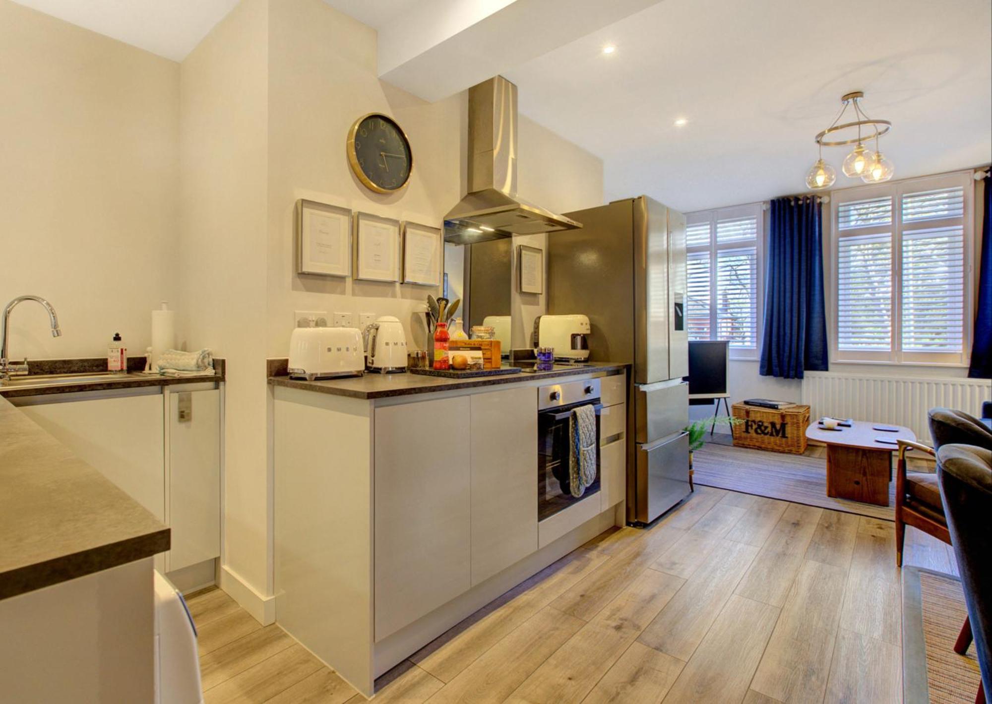 Stylish, Business Traveller Friendly Apartment, With Free Parking And Netflix 판버러 외부 사진